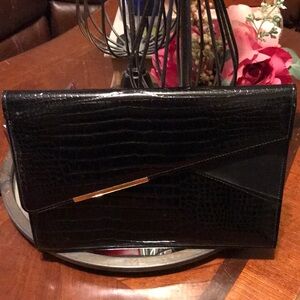 Elegant Black Crocodile-Patterned Clutch
